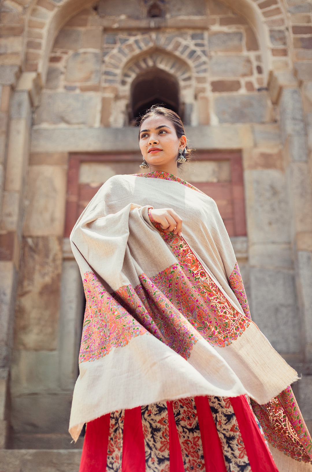 Grey shawl with broad all border 4 sides shawl