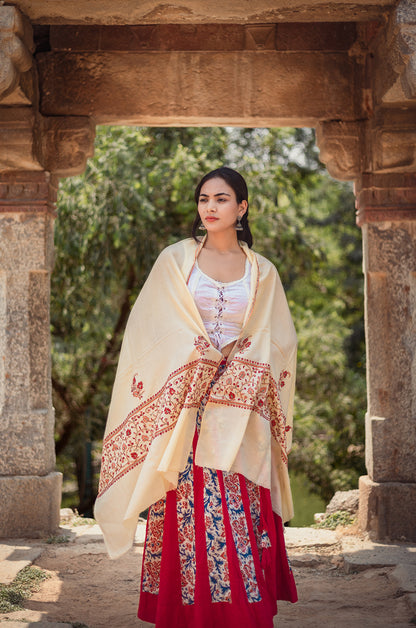 Off white stole with jaal palla work and 3 motifs