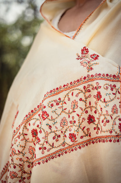 Off white stole with jaal palla work and 3 motifs